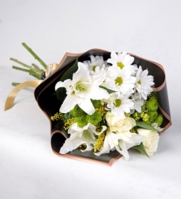 Beyaz lilyum&Beyaz Gül&Papatya buketi