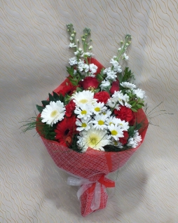 Kırmızı & beyaz çiçek buketi