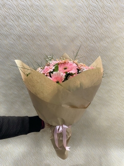 Pembe gelbere buketi