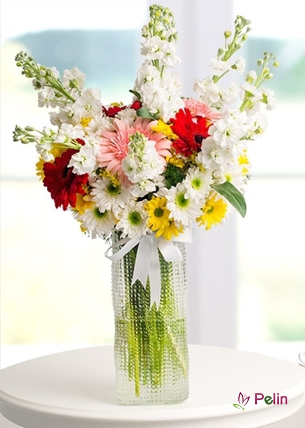 Vazoda Renkli Çiçekler